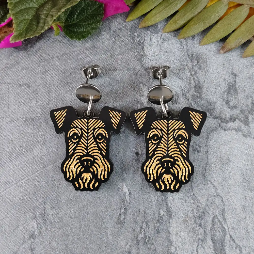 Aretes Airedale Terrier