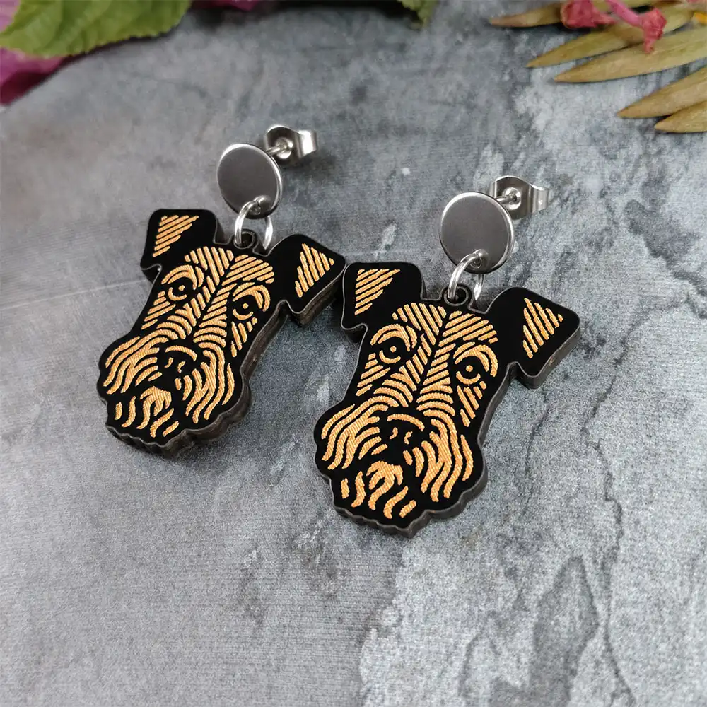 Aretes Airedale Terrier